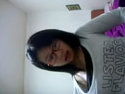 越南眼鏡女玩弄她的嫩穴